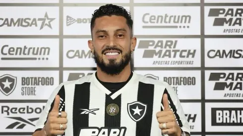 Alex Telles, jogador do Botafogo. Foto: Vitor Silva/Botafogo.
