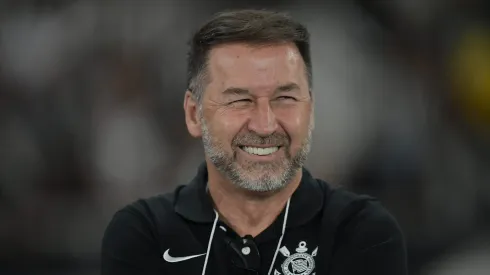 Augusto Melo, presidente do Corinthians, durante partida contra o Botafogo no Nilton Santos, pelo Campeonato Brasileiro.
