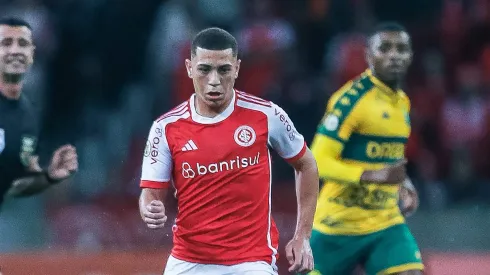 Gabriel Carvalho jogador do Internacional durante partida contra o Cuiaba no estadio Beira-Rio pelo campeonato Brasileiro A 2024. 
