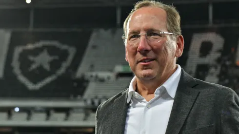 John Textor presidente da SAF do Botafogo durante partida contra o Atlético-GO no estádio Engenhão pelo campeonato Brasileiro A 2024. Foto: Thiago Ribeiro/AGIF
