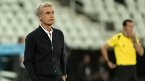 Luis Castro está sem clube - Foto: Jorge Rodrigues/AGIF