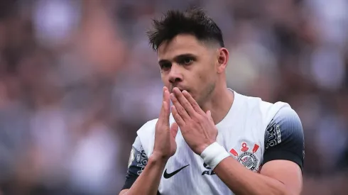 Angel Romero comemorando gol pelo Corinthians
