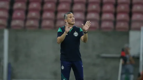 Jorginho, técnico do Coritiba, durante partida contra o Sport, na Arena Pernambuco, pela Série B.
