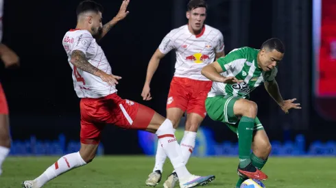 Luis Mandaca jogador do Juventude durante partida contra o Bragantino no estádio Nabi Abi Chedid pelo campeonato Brasileiro A 2024. Foto: Fabio Moreira Pinto/AGIF
