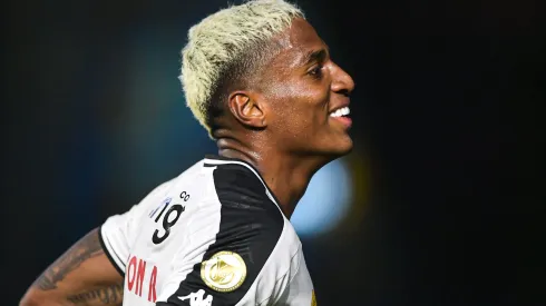 Emerson Rodriguez jogador do Vasco comemora gol durante partida contra o Athletico-PR no estadio Sao Januario pelo campeonato Brasileiro A 2024. 
