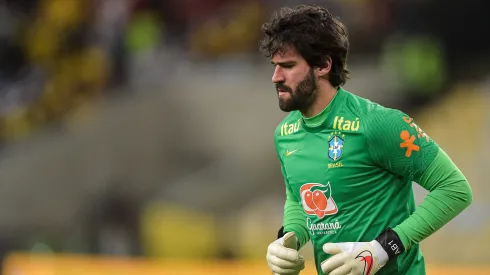 Alisson goleiro do Brasil durante aquecimento antes da partida contra o Chile no estadio Maracana pelo campeonato Eliminatorias Copa do Mundo 2022. 
