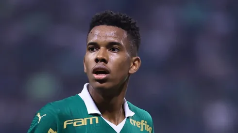 Estêvão vira assunto no Palmeiras.
