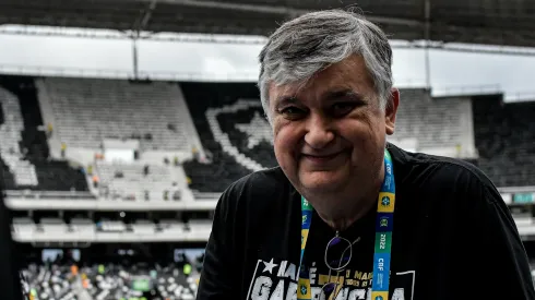 Durcesio Mello presidente do Botafogo antes da partida contra o Fluminense no estádio Engenhão pelo campeonato Brasileiro A 2022. Foto: Thiago Ribeiro/AGIF