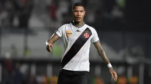 Zé Gabriel durante partida contra o Madureira em São Januário, com a camisa do Vasco, pelo Campeonato Carioca de 2024.
