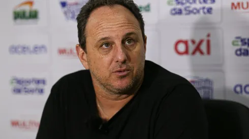 Foto: Tiago Caldas /EC Bahia – Rogério Ceni durante entrevista coletiva no Bahia.
