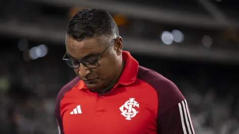 Roger Machado técnico do Internacional durante partida contra o Botafogo no estadio Engenhao pelo campeonato Brasileiro A 2024. 
