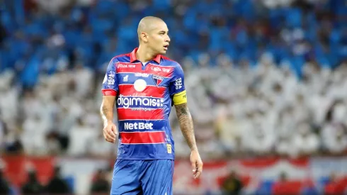 Wellington Paulista, ex-jogador do Fortaleza, em ação pelo clube no Campeonato Brasileiro de 2019.
