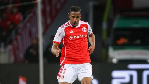 Fernando, jogador do Internacional, durante partida contra o Juventude, pela Copa do Brasil.
