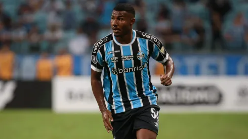 Cuiabano, ex-jogador do Grêmio, durante partida contra o Huachipato, pela Copa Libertadores.
