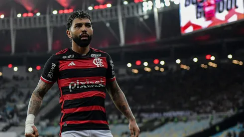 Gabigol, jogador do Flamengo, comemora gol anulado pelo VAR durante partida contra o Corinthians (Foto: Thiago Ribeiro/AGIF)
