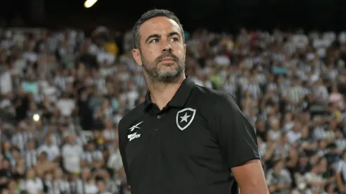 Artur Jorge, técnico do Botafogo, durante partida contra o Bahia, pelo Campeonato Brasileiro.
