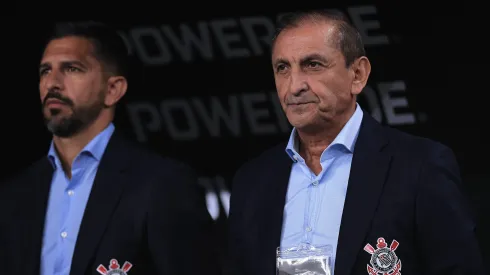 Ramón Díaz, técnico do Corinthians, durante partida contra o Bragantino (Foto: Ettore Chiereguini/AGIF)
