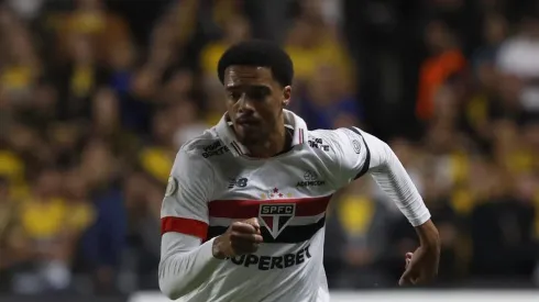 Jamal Lewis tem contrato até 2025 – Foto: Rubens Chiri / São Paulo FC.
