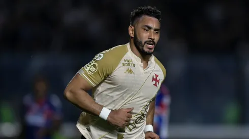 Payet, jogador do Vasco, comemora seu gol durante partida contra o Bahia (Foto: Thiago Ribeiro/AGIF)
