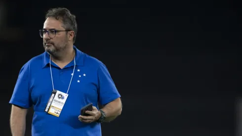 Alexandre Mattos diretor de futebol do Cruzeiro antes da partida contra o Botafogo no estádio Engenhão pelo campeonato Brasileiro A 2024. Foto: Jorge Rodrigues/AGIF
