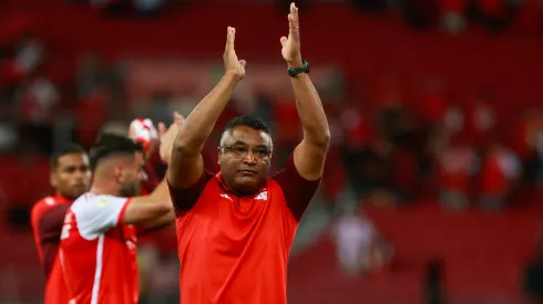 Roger Machado, técnico do Internacional, durante partida contra o Flamengo (Foto: Luiz Erbes/AGIF)
