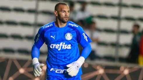 Weverton jogador do Juventude durante aquecimento antes da partida contra o Palmeiras no estádio Alfredo Jaconi pelo campeonato Brasileiro A 2024. Foto: Luiz Erbes/AGIF
