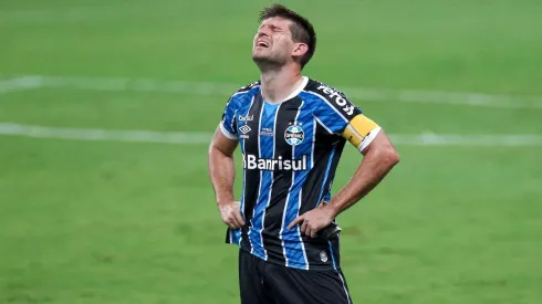  Walter Kannemann jogador do Grêmio lamenta derrota ao final da partida contra o Palmeiras no estádio Arena do Grêmio pelo campeonato Copa do Brasil 2020. Foto: Fernando Alves/AGIF
