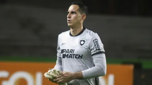 Gatito Fernández jogador do Coritiba durante partida contra o Botafogo no estádio Couto Pereira pelo campeonato Brasileiro A 2023. Foto: Gabriel Machado/AGIF