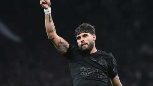 Yuri Alberto, jogador do Corinthians, comemora seu gol durante partida contra o Internaciona (Foto: Ettore Chiereguini/AGIF)
