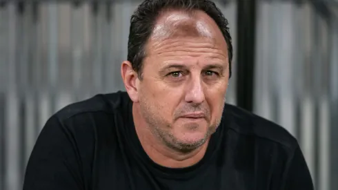 Rogério Ceni durante confronto contra o Cruzeiro no Brasileirão 2024.
