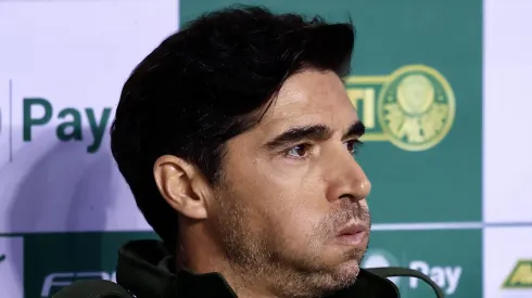 Abel Ferreira, técnico do Palmeiras, durante partida contra o Grêmio<br />
 (Foto: Marcello Zambrana/AGIF)
