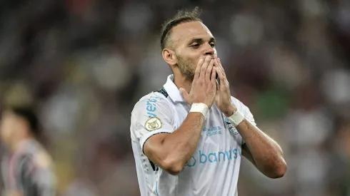 Braithwaite, jogador do Grêmio, comemora seu gol durante partida contra o Fluminense, pelo Brasileirão Betano.
