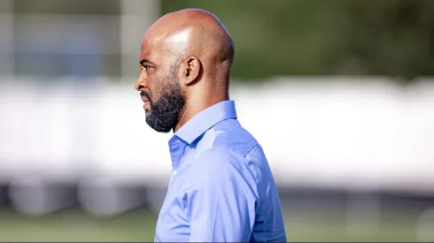 Fabinho Soldado, diretor de futebol do Corinthians, durante treino no CT Joaquim Grava.
