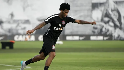 Zagueiro Gil durante treino do Corinthians no CT Dr. Joaquim Grava em Sao Paulo. 
