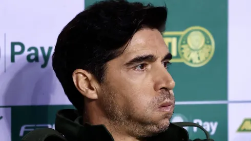 Abel Ferreira, técnico do Palmeiras, durante partida contra o Grêmio, pelo Brasileirão Betano.
