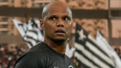 Jefferson jogador do Botafogo durante aquecimento antes da partida contra o Parana Clube no estadio Engenhao pelo campeonato Brasileiro A 2018. Foto: Thiago Ribeiro/AGIF