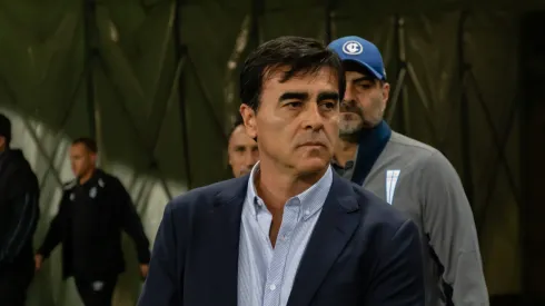 Gustavo Quinteros tecnico do Universidad Catolica durante partida contra o Gremio no estadio Arena do Gremio pelo campeonato Libertadores 2019. Foto: Jeferson Guareze/AGIF
