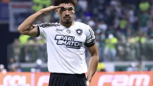 Adryelson durante confronto contra o Palmeiras no Brasileirão 2024.