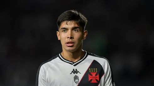 Sforza jogador do Vasco durante partida contra o Athletico-PR no estádio São Januário pelo campeonato Brasileiro A 2024. Foto: Thiago Ribeiro/AGIF
