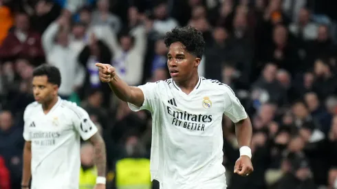 Endrick do Real Madrid comemora o quinto gol de seu time durante a partida da Copa Del Rey entre Real Madrid e Celta de Vigo no Estádio Santiago Bernabeu em 16 de janeiro de 2025 em Madrid, Espanha. (Foto de Angel Martinez/Getty Images)
