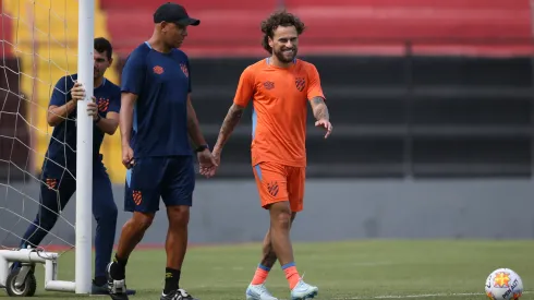 Pepa e Lucas Lima durante treinamento do Sport - Foto: Marlon Costa/AGIF