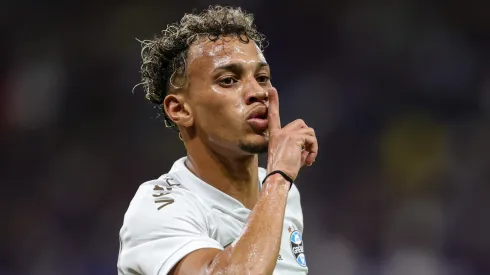 Bitello ex-jogador do Grêmio durante partida contra o Cruzeiro no estádio Mineirão pelo campeonato Copa do Brasil 2023. Foto: Gilson Junio/AGIF
