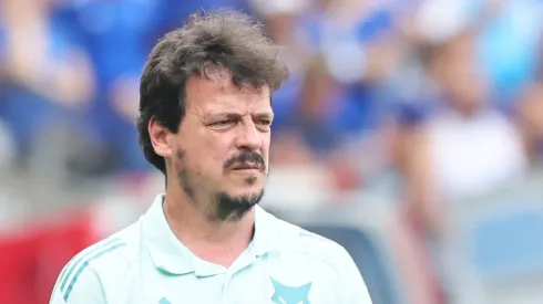 Fernando Diniz técnico do Cruzeiro durante partida contra o Betim no estádio Mineirão pelo campeonato Mineiro 2025. Foto: Gilson Lobo/AGIF
