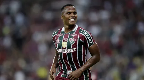 Jhon Arias jogador do Fluminense comemora seu gol durante partida contra o Flamengo no estádio Maracanã pelo campeonato Brasileiro A 2024. Foto: Alexandre Loureiro/AGIF
