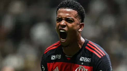 Ex-Flamengo, Carlinhos comemorando gol em partida pelo Campeonato Brasileiro – Foto: Gilson Lobo/AGIF