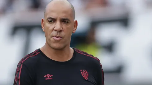 Pepa, técnico do Sport, durante partida contra o Santa Cruz no estádio Arruda pelo campeonato Pernambucano 2025. Foto: Rafael Vieira/AGIF
