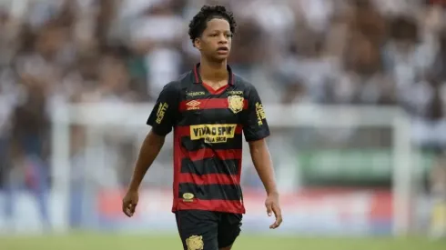 Zé Lucas, jogador do Sport, durante a partida entre Central e Sport no estádio Lacerdao em Caruaru (PE), pelo campeonato pernambucano 2025. Foto: Marlon Costa/AGIF
