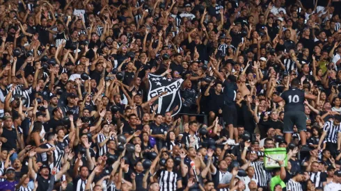 Torcida do Ceará durante o Clássico-Rei na Arena Castelão – Foto: Lucas Emanuel/AGIF
