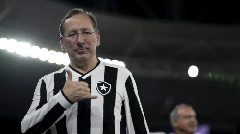 John Textor dono da SAF do Botafogo antes da partida contra o Vitoria no estádio Engenhão pelo campeonato Brasileiro A 2024. Foto: Jorge Rodrigues/AGIF
