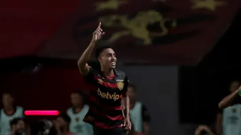 Marcelo Ajul jogador do Sport comemora seu gol durante partida contra o Retrô no estádio Ilha do Retiro pelo campeonato Pernambucano 2025. Foto: Rafael Vieira/AGIF